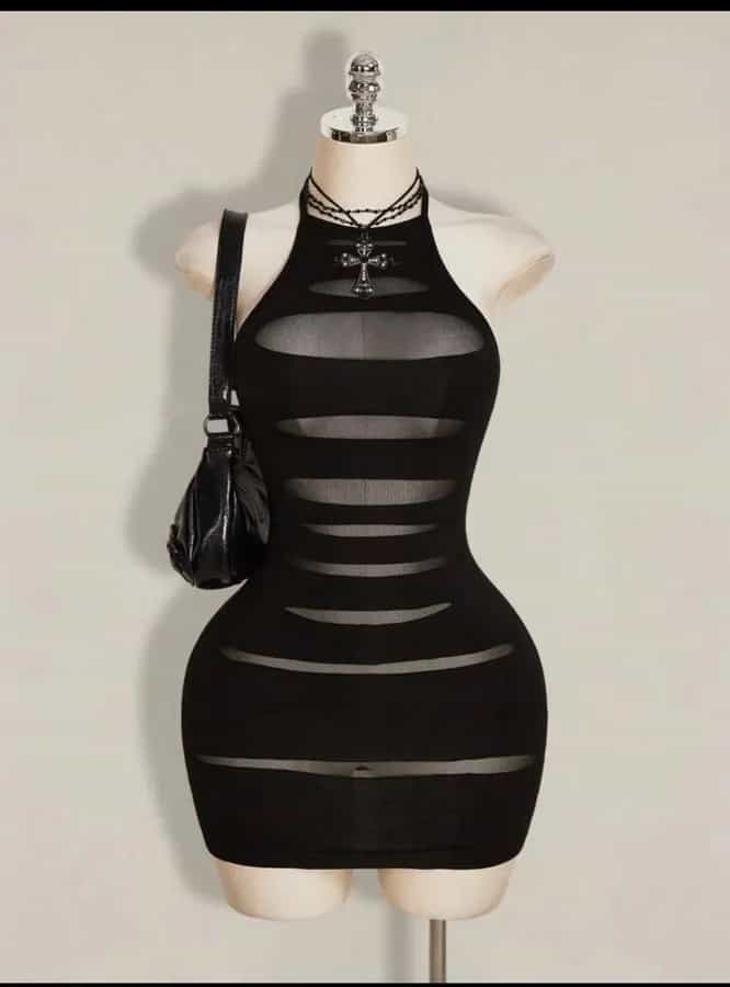 Robe courte moulante en maille transparente à col montant