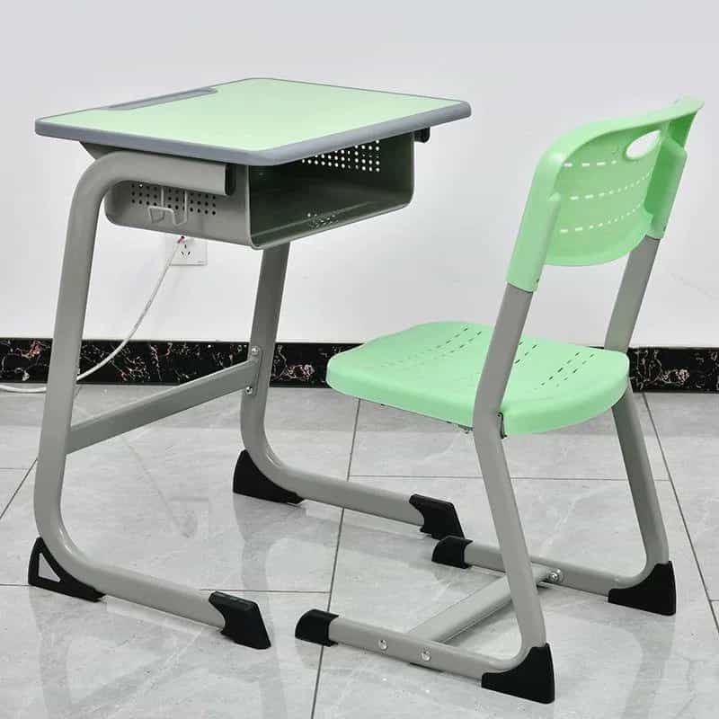 Table et chaise robuste 