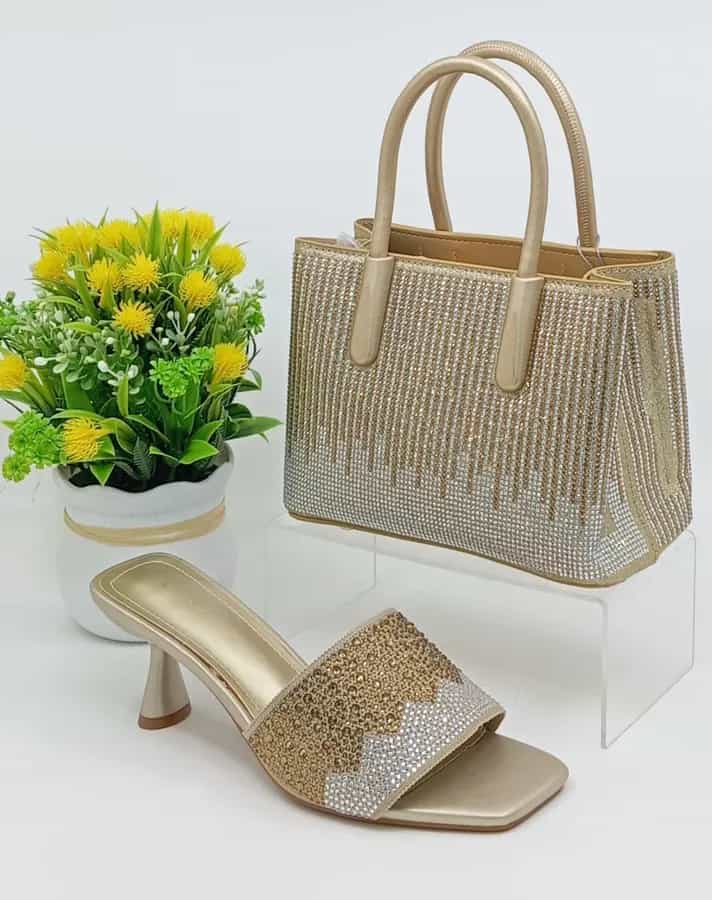 Ensemble de beauté doré prestigieux