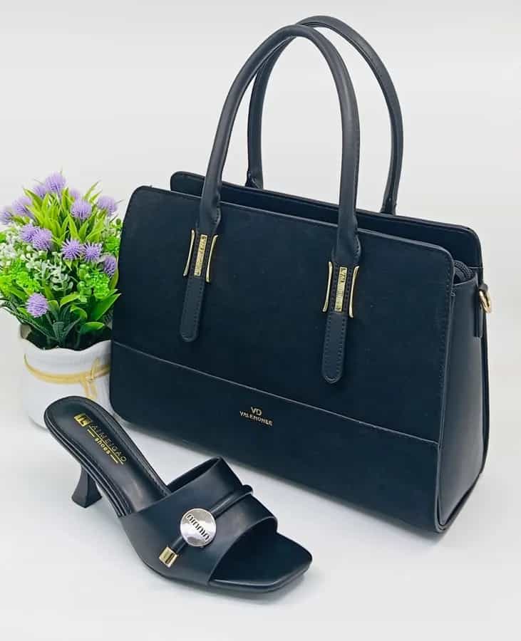 Sac à main et chaussures dorés - Élégance et confort