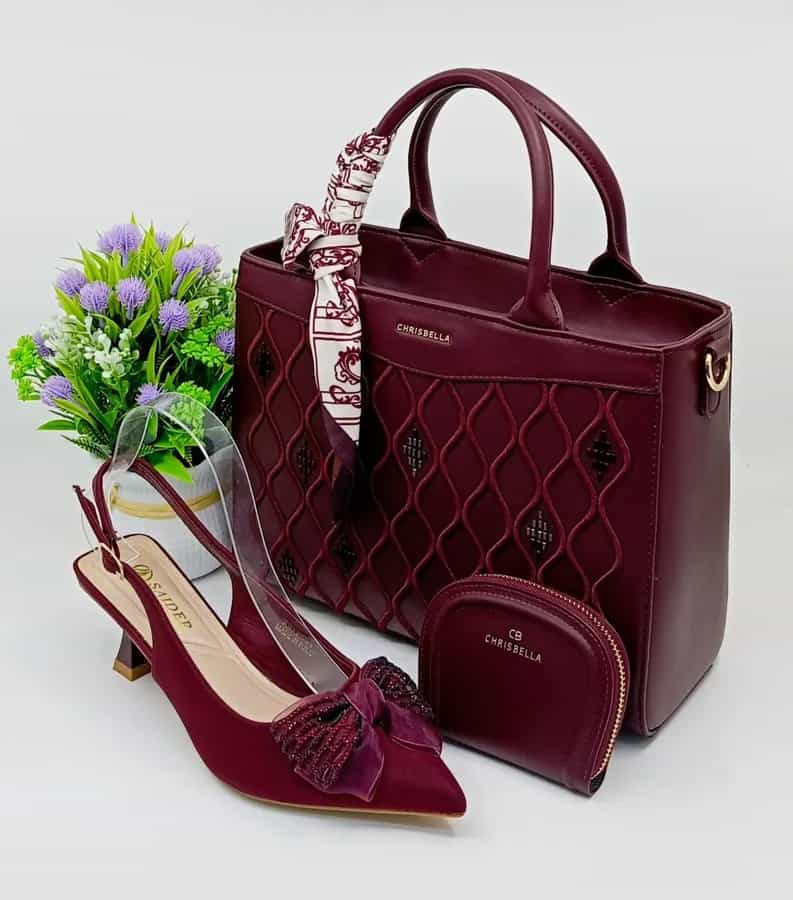 Sac à main et chaussures dorés - Élégance et confort