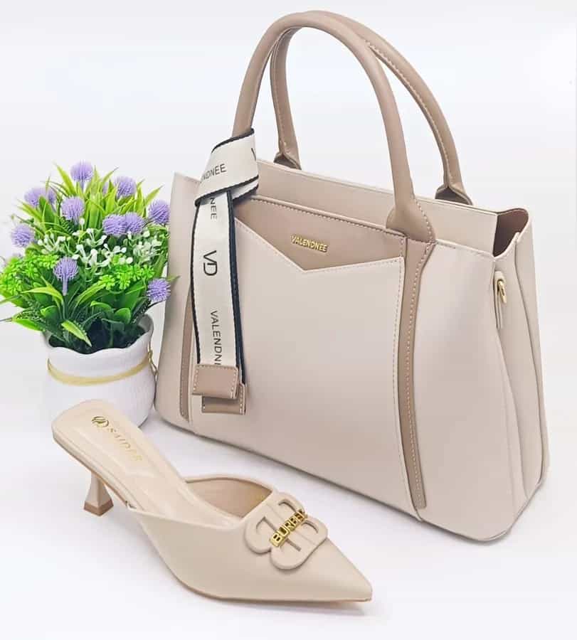 Sac à main et Chaussures Doré Élégant
