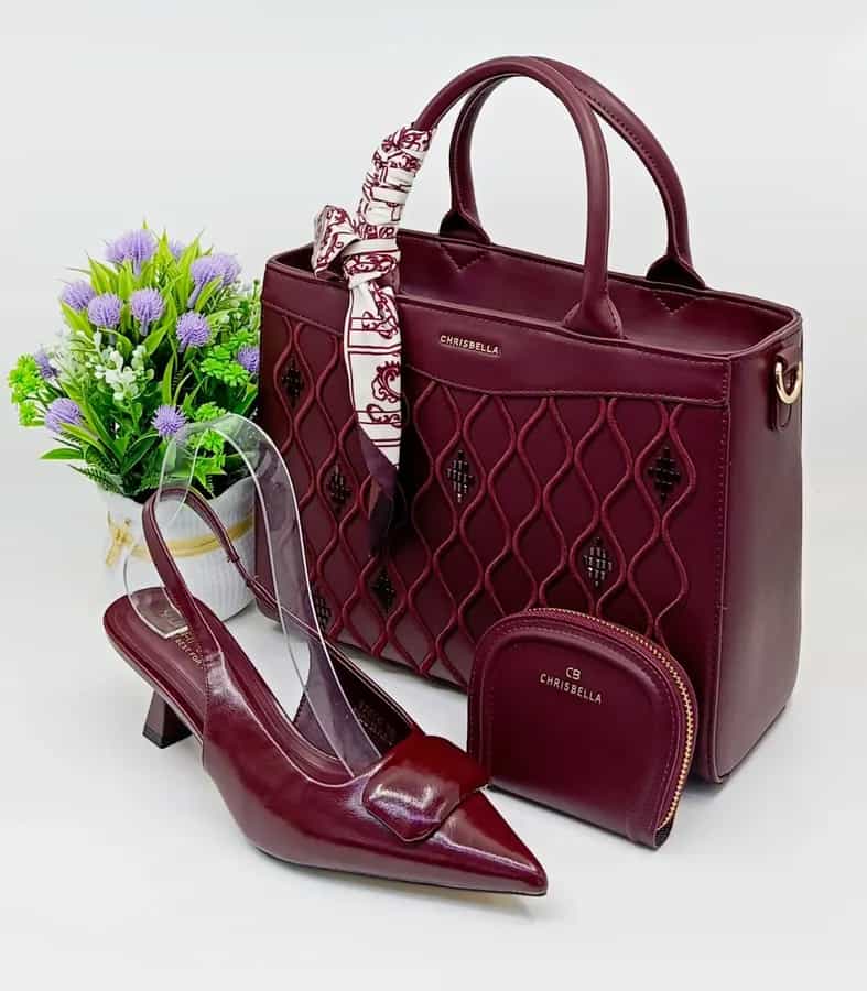 Sac à main et chaussures dorés - Élégance & Confort