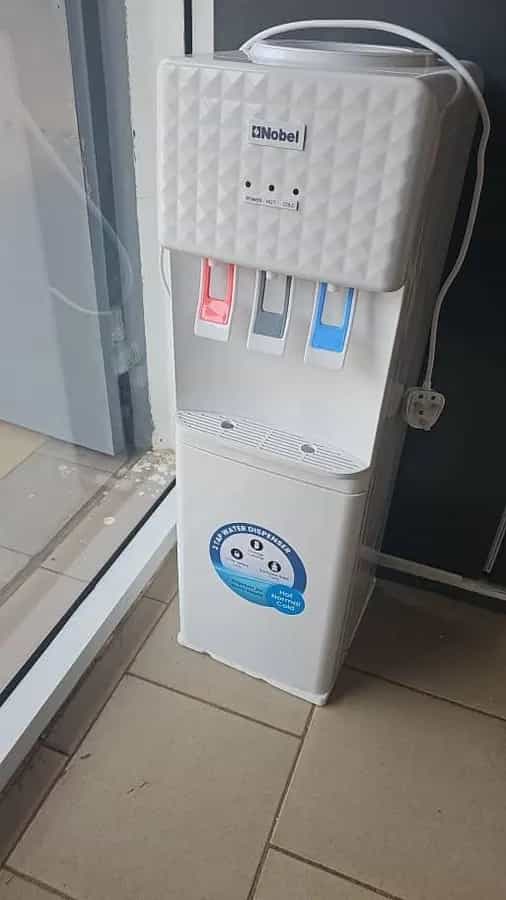 Distributeur d'eau garantie 1ans livraison gratuite et sécurisée 