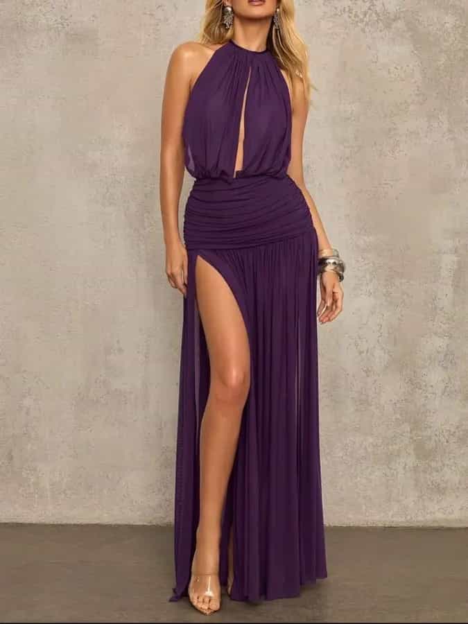 Robe longue plissée à col licou avec fente haute