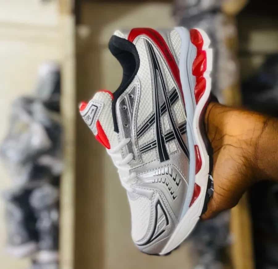 Chaussure des l'homme 