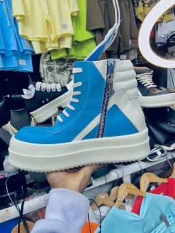 Eminem shopping 🛍️