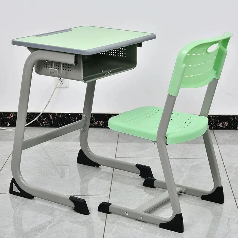 Table et chaise robuste 