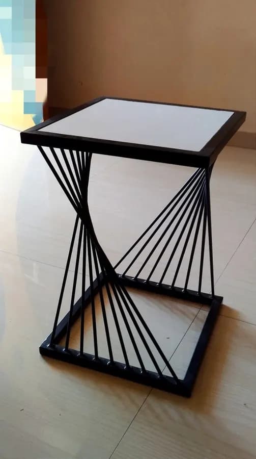 Table Décorative en Acier sur Mesure