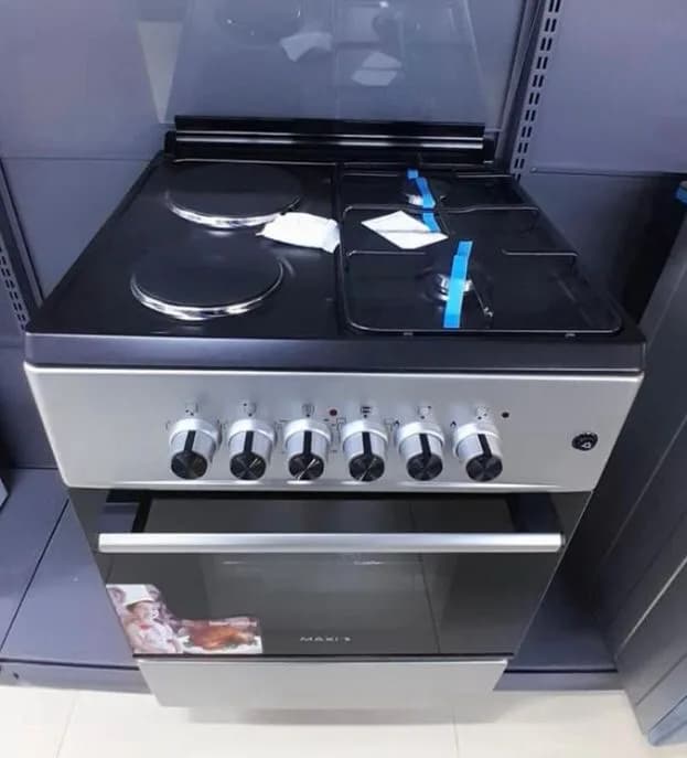 une cuisinière mixte
