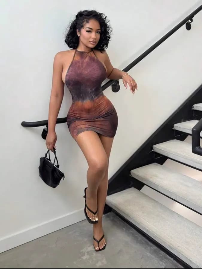 Robe courte moulante dos nu imprimée à col licou