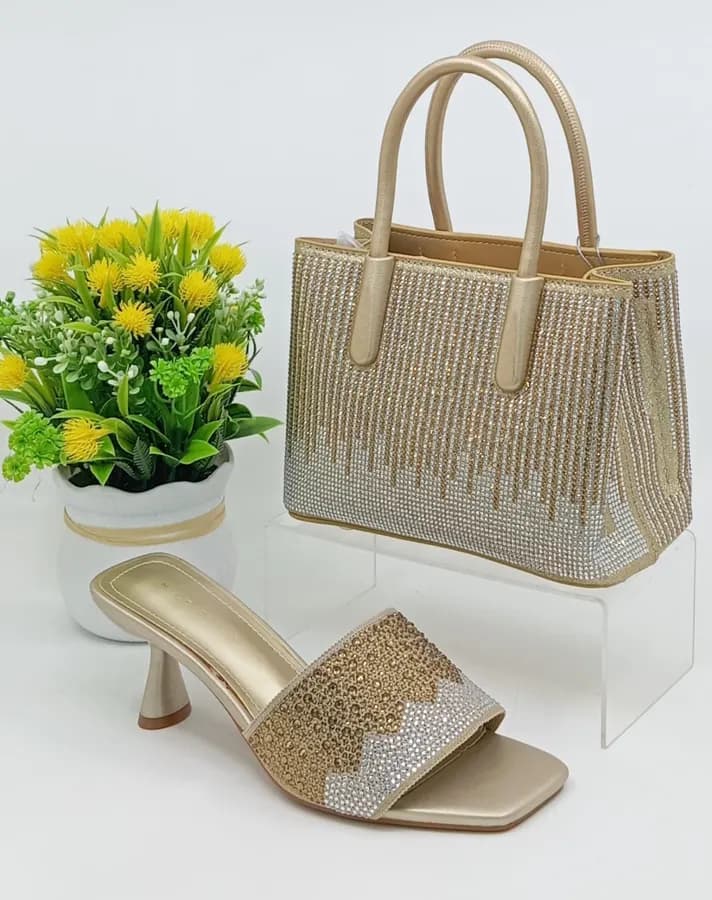 Ensemble de beauté doré prestigieux