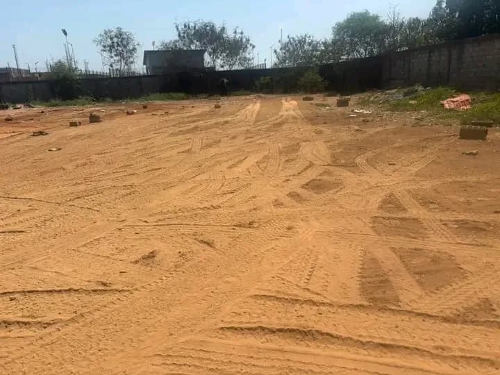 VENTE DES TERRAIN À LA CAMAYENNE 