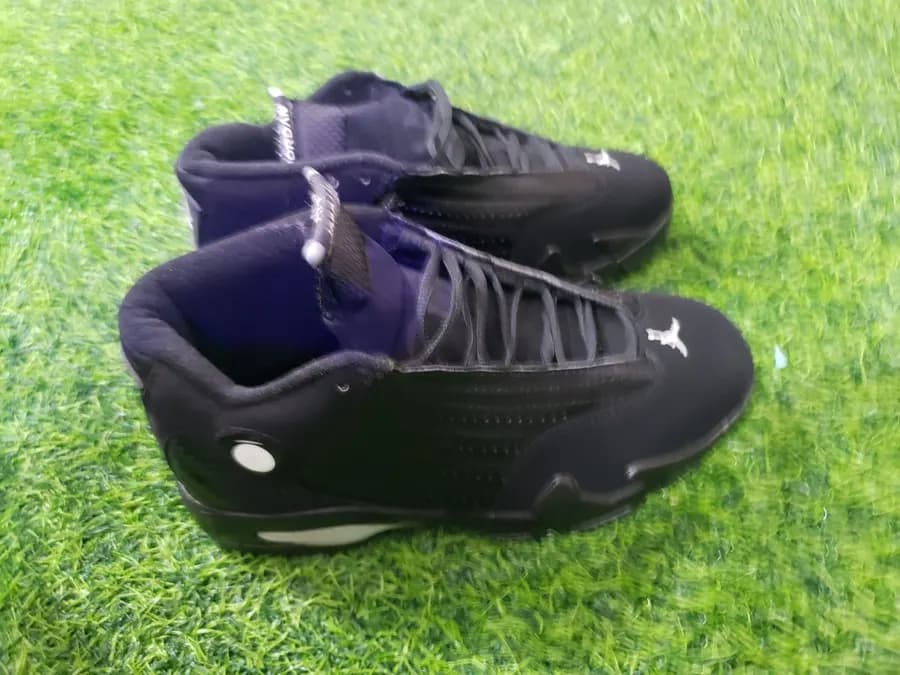 Baskets style Jordan 4 blanc noir violet