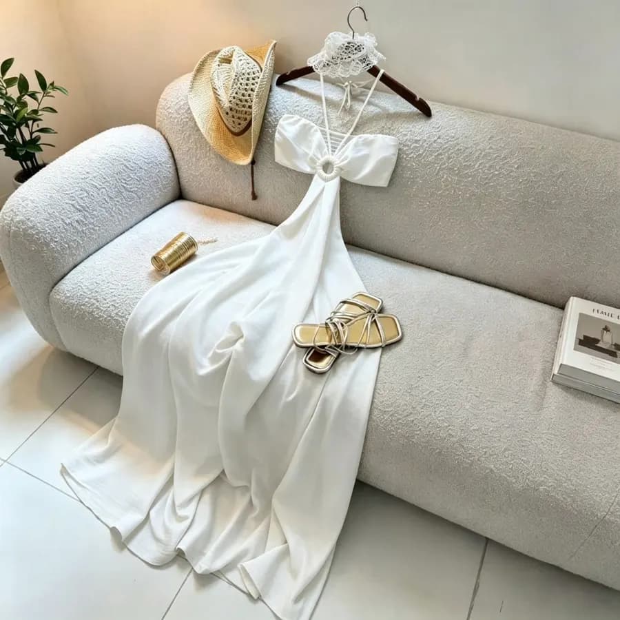 Robe longue blanche dos nu à col licou