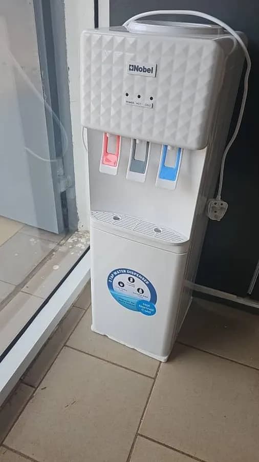 Distributeur d'eau garantie 1ans livraison gratuite et sécurisée 