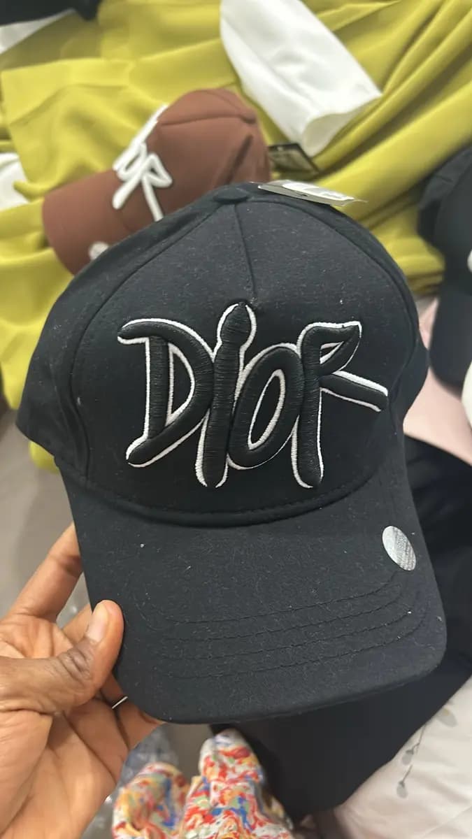 Casquette disponible 