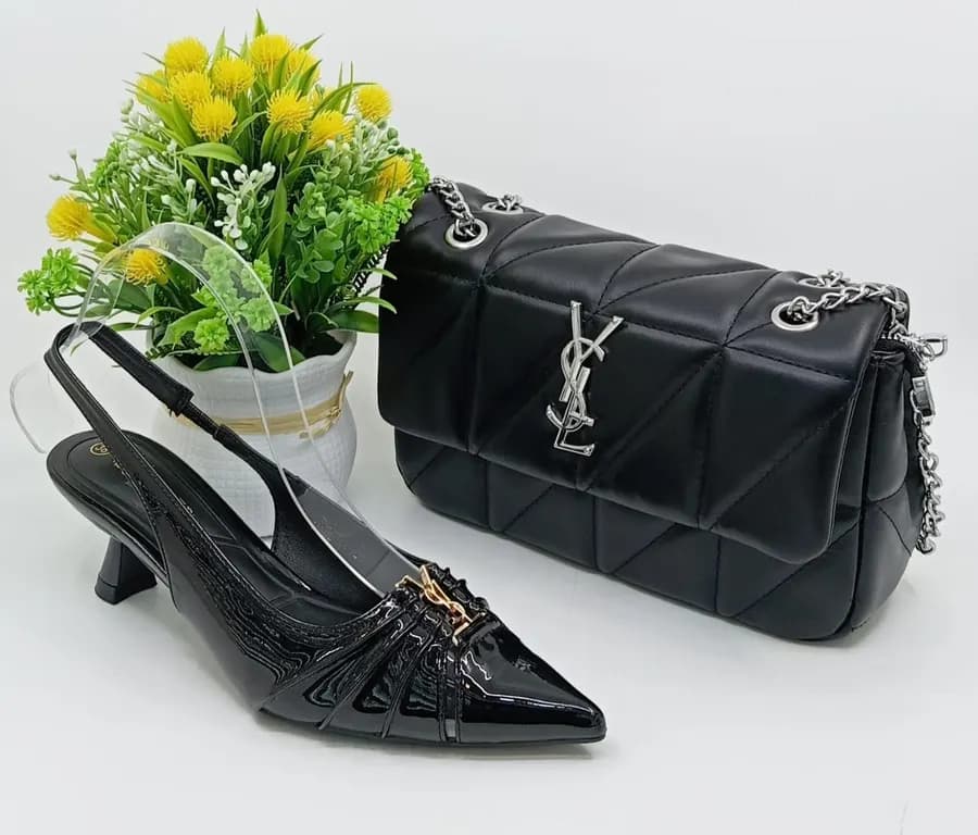 Sac à main et chaussures dorés – Élégance et confort