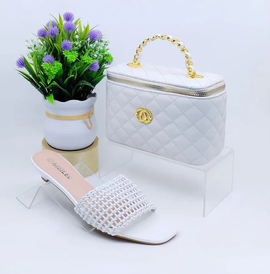 Ensemble élégant sacs à main et chaussures dorés