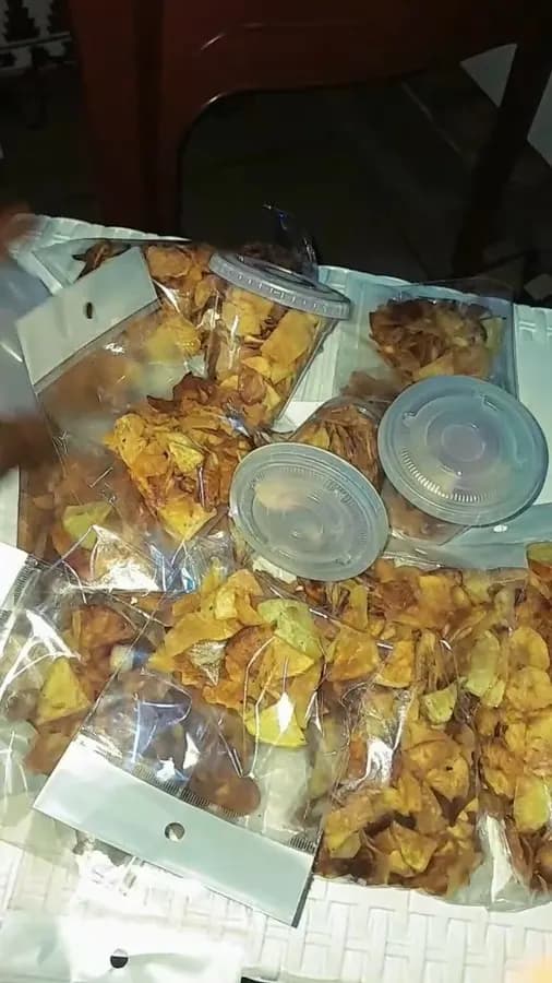 Chips de banane, pomme de terre et patate douce