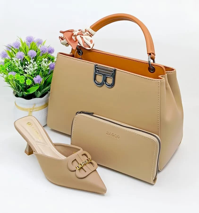 Sac à main et chaussures dorés - Élégance et confort