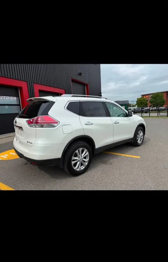 Nissan Rogue SV AWD – Très propre