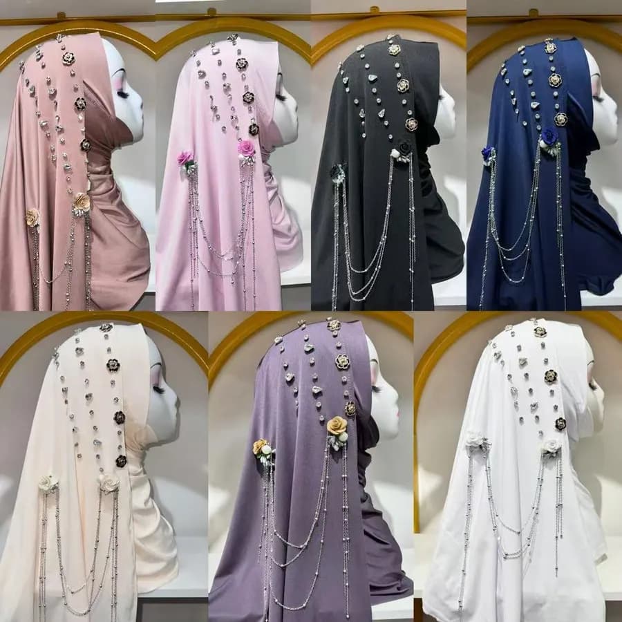 Hijabs drapés avec bijoux de tête et chaînettes