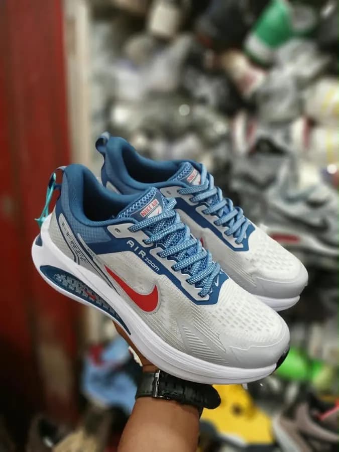 Nike Air Zoom Vomero 17