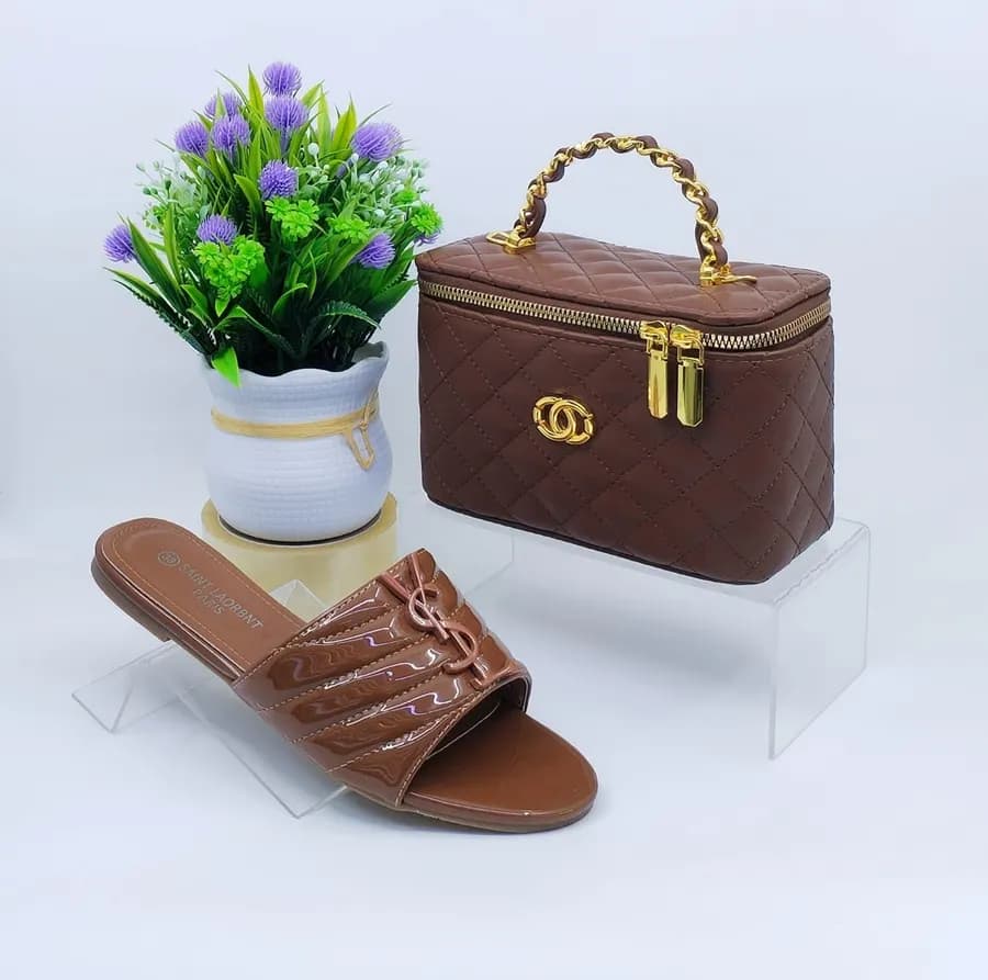 Ensemble de beauté doré prestigieux