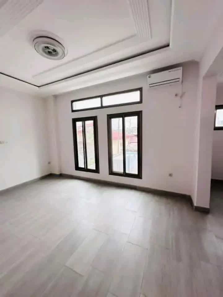 VENTE DES MAISONS Ă LAMBANYI.
